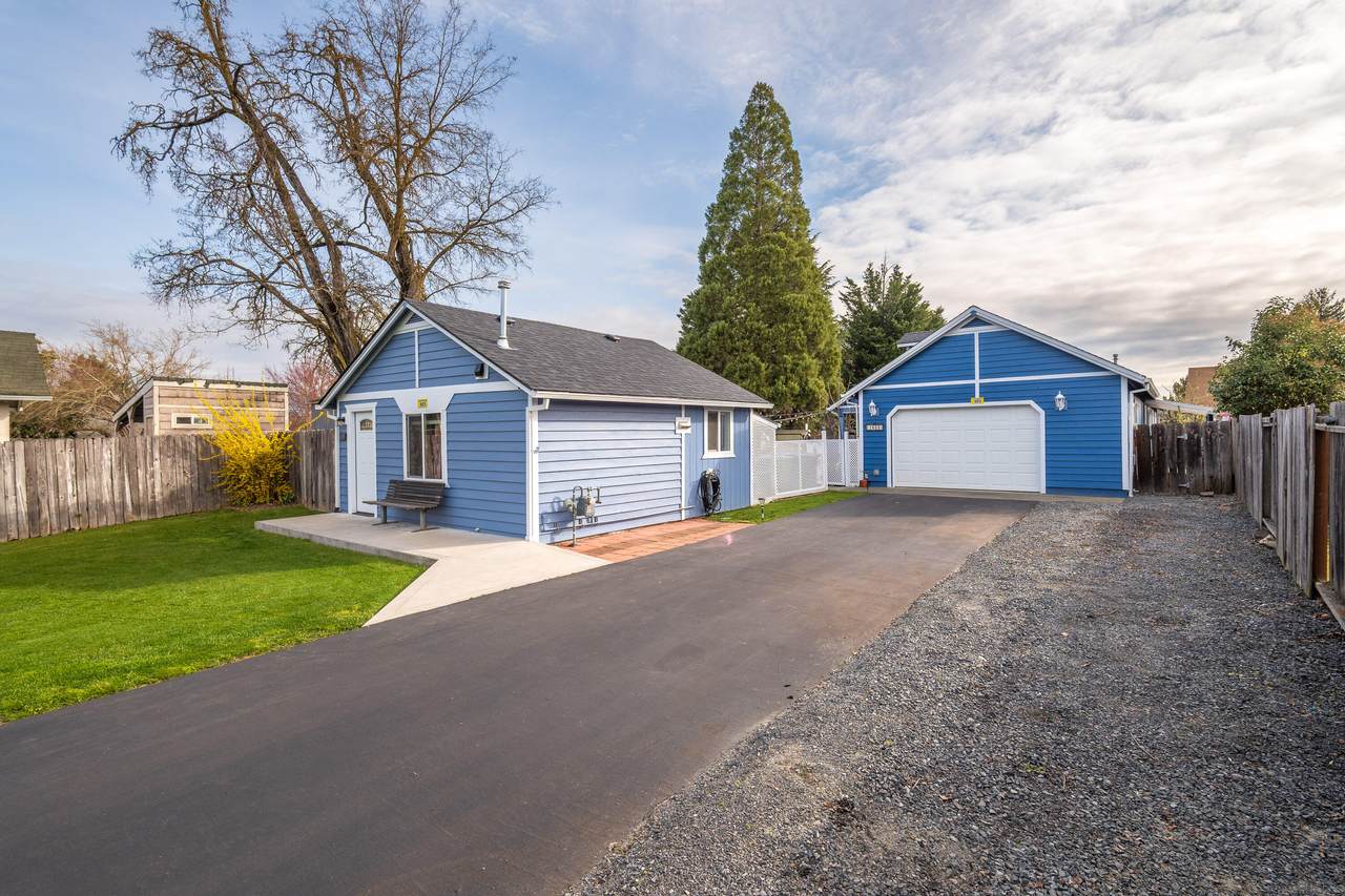 1055 Kokanee Lane - Photo 1