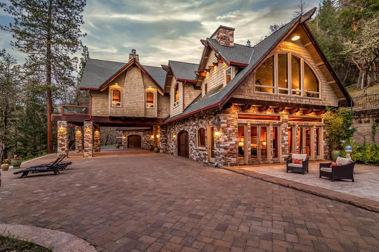 3998 Little Applegate Road - Photo 1