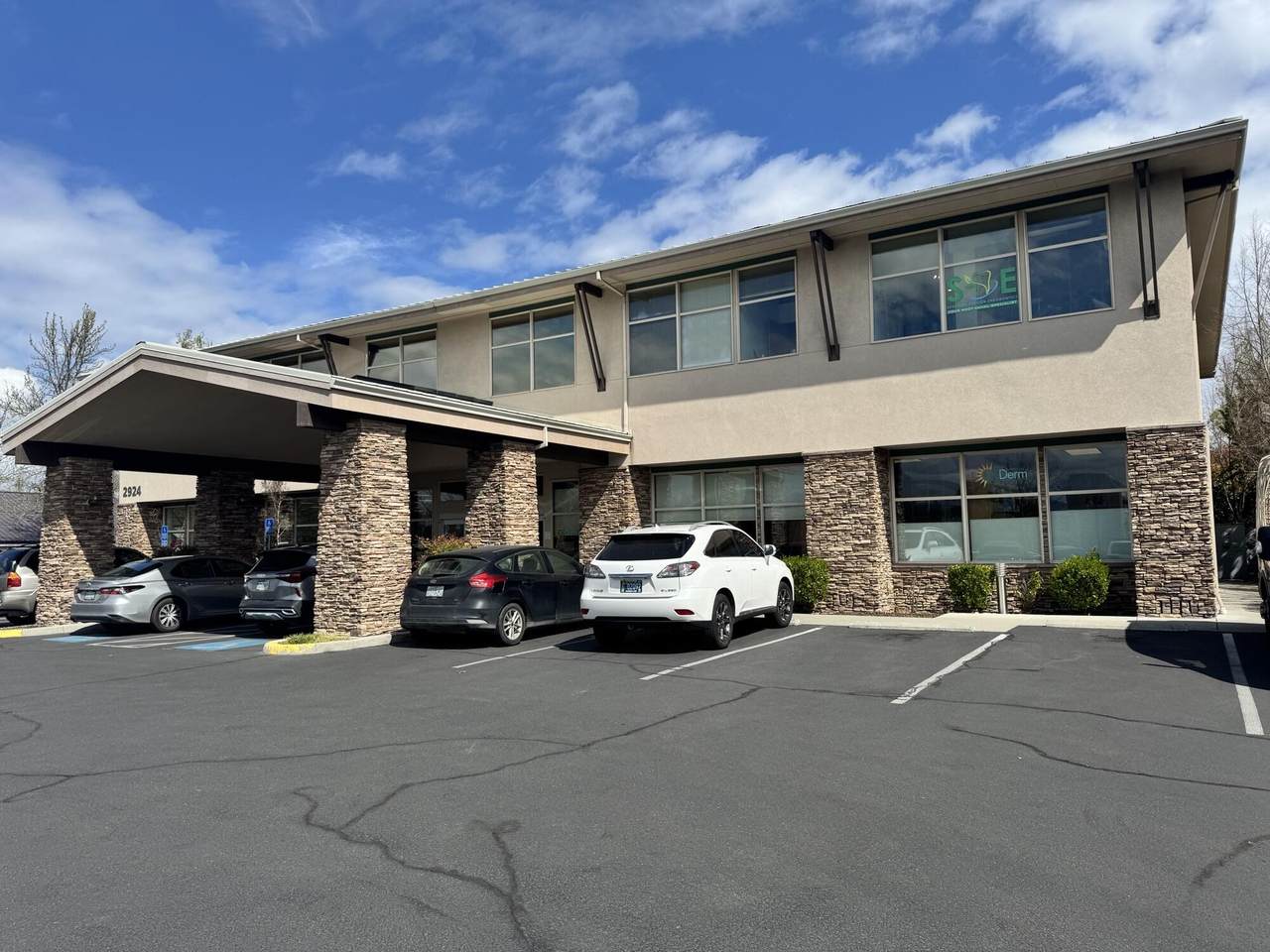2924 Siskiyou Boulevard - Photo 1