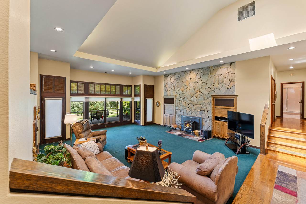 254 El Camino Way - Photo 1