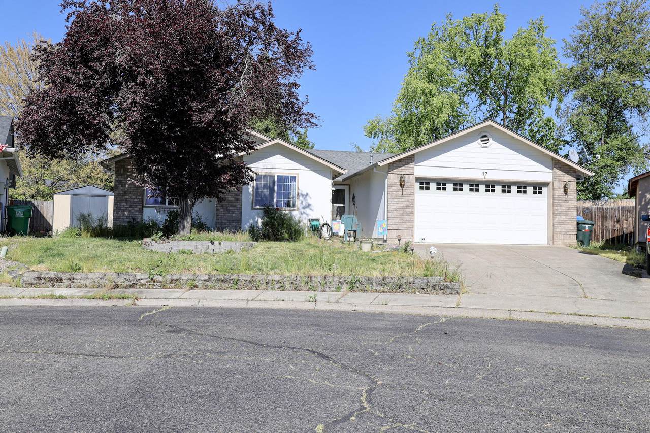 17 Blue Heron Court - Photo 1