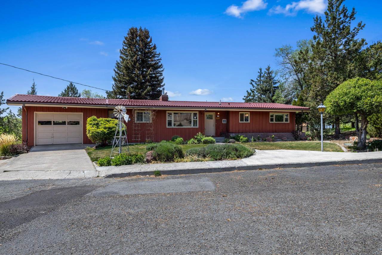 176 Hillcrest Street - Photo 1
