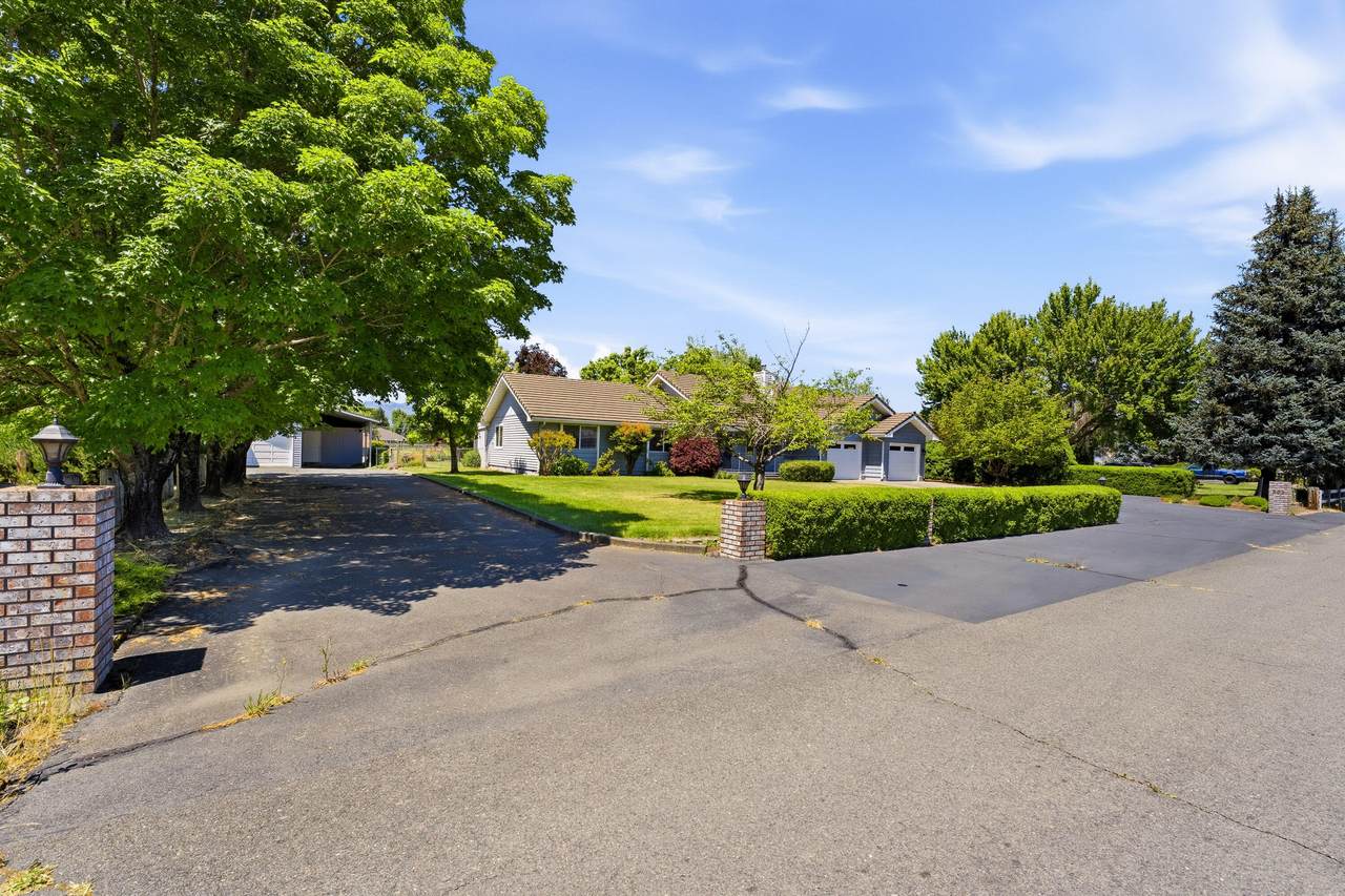 992 Auby Way - Photo 1