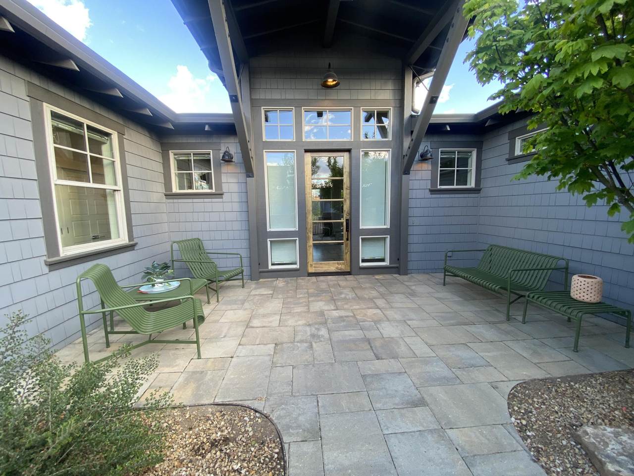 https://bt-photos.global.ssl.fastly.net/coar/1280_boomver_2_220221768-2.jpg