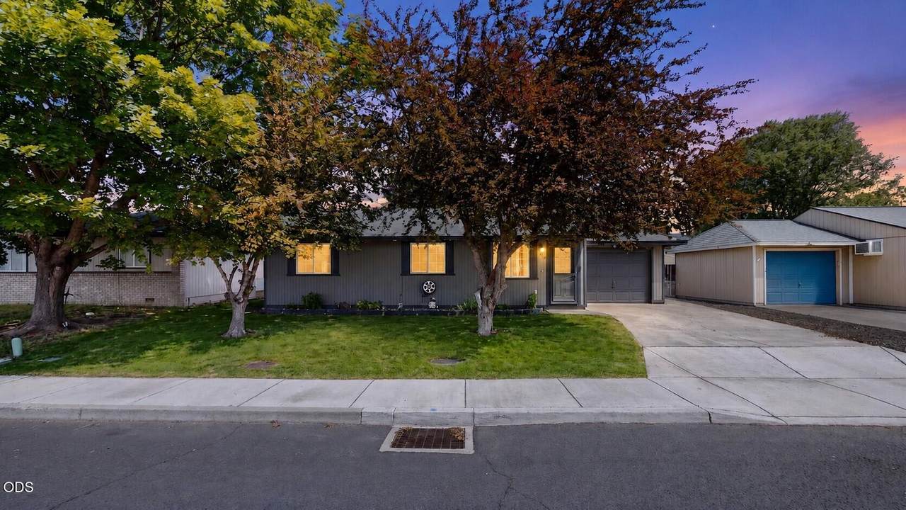1526 33rd Street - Photo 1