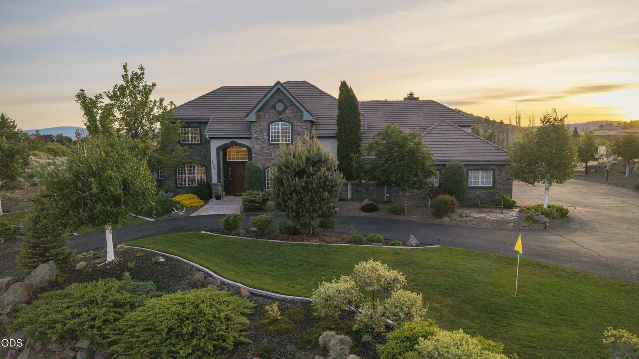 2646 Fairway Drive - Photo 1