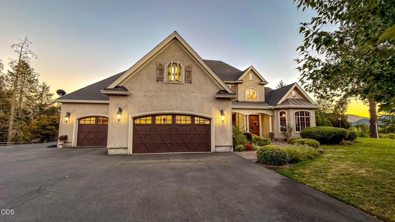 191 Foxwood Drive - Photo 1