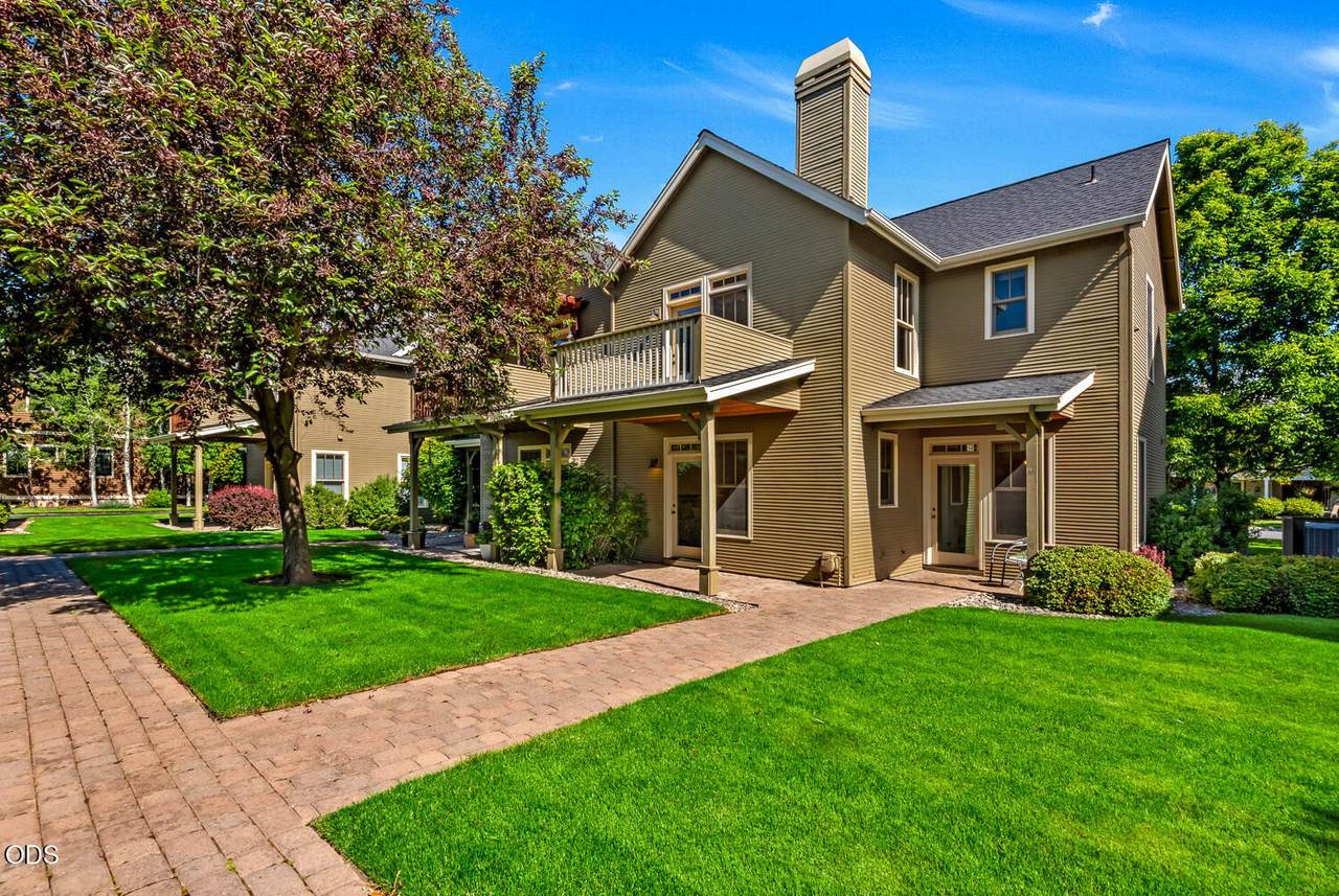 547 Jefferson Avenue - Photo 1