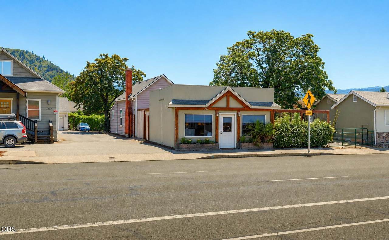 1215 6th Street - Photo 1