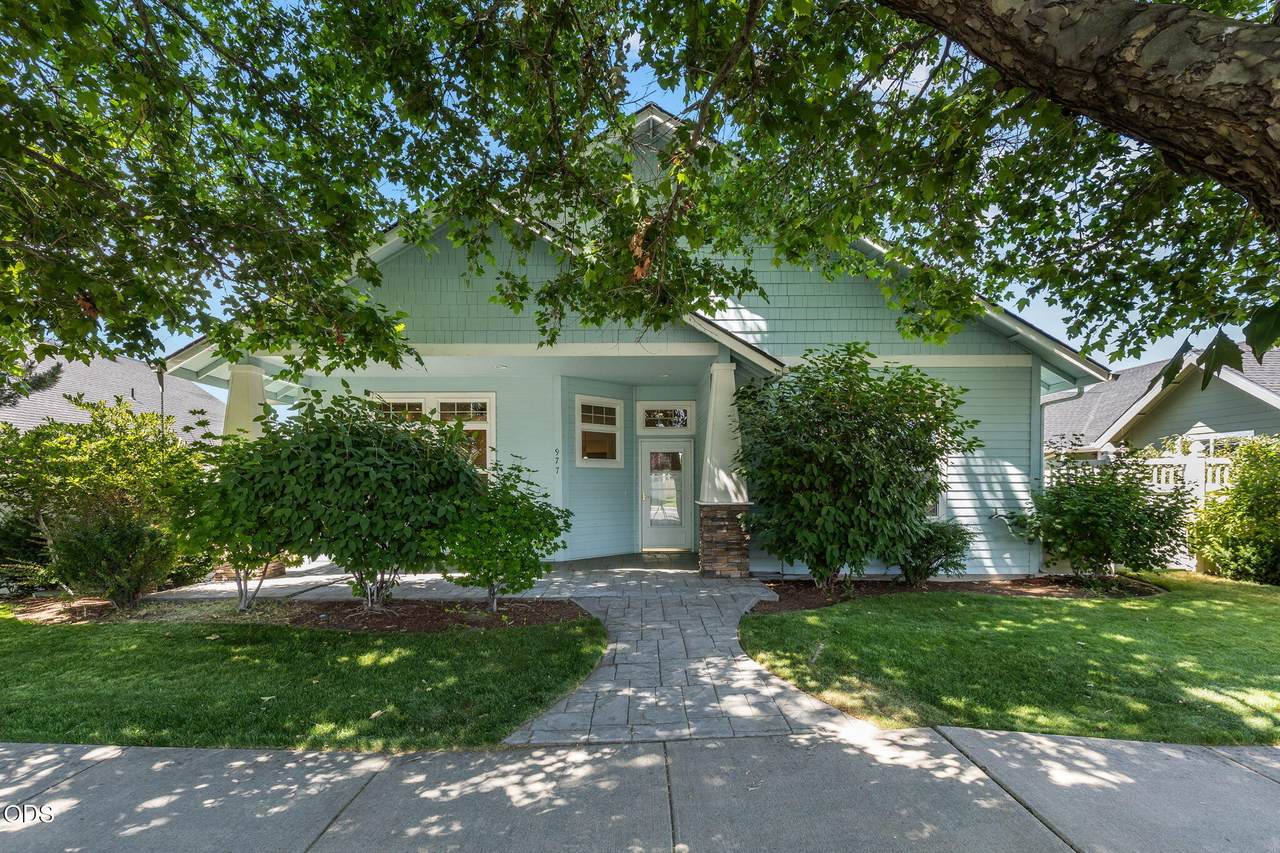 977 Hudspeth Lane - Photo 1