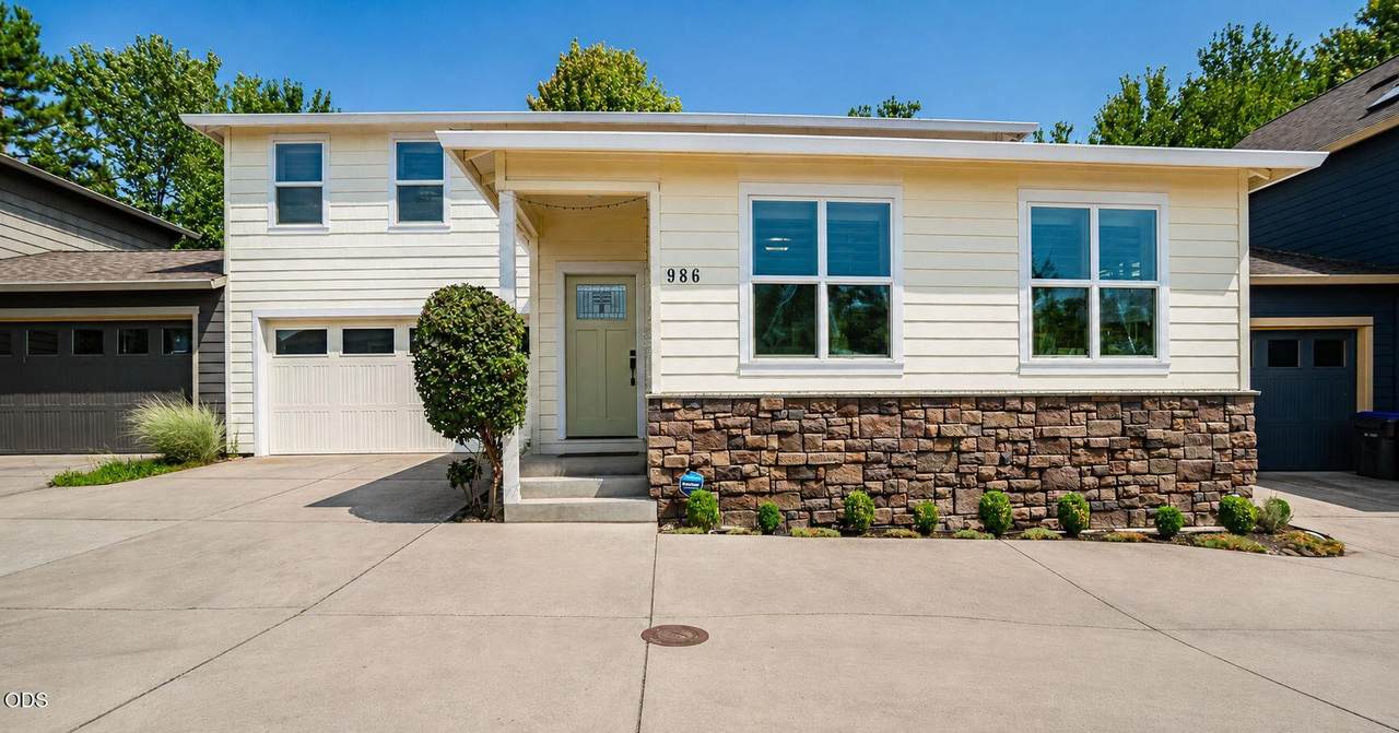 986 Stoneridge Avenue - Photo 1
