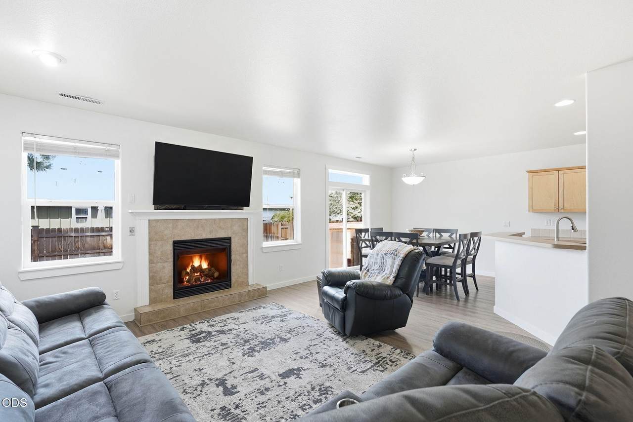 1610 Carson Avenue - Photo 1