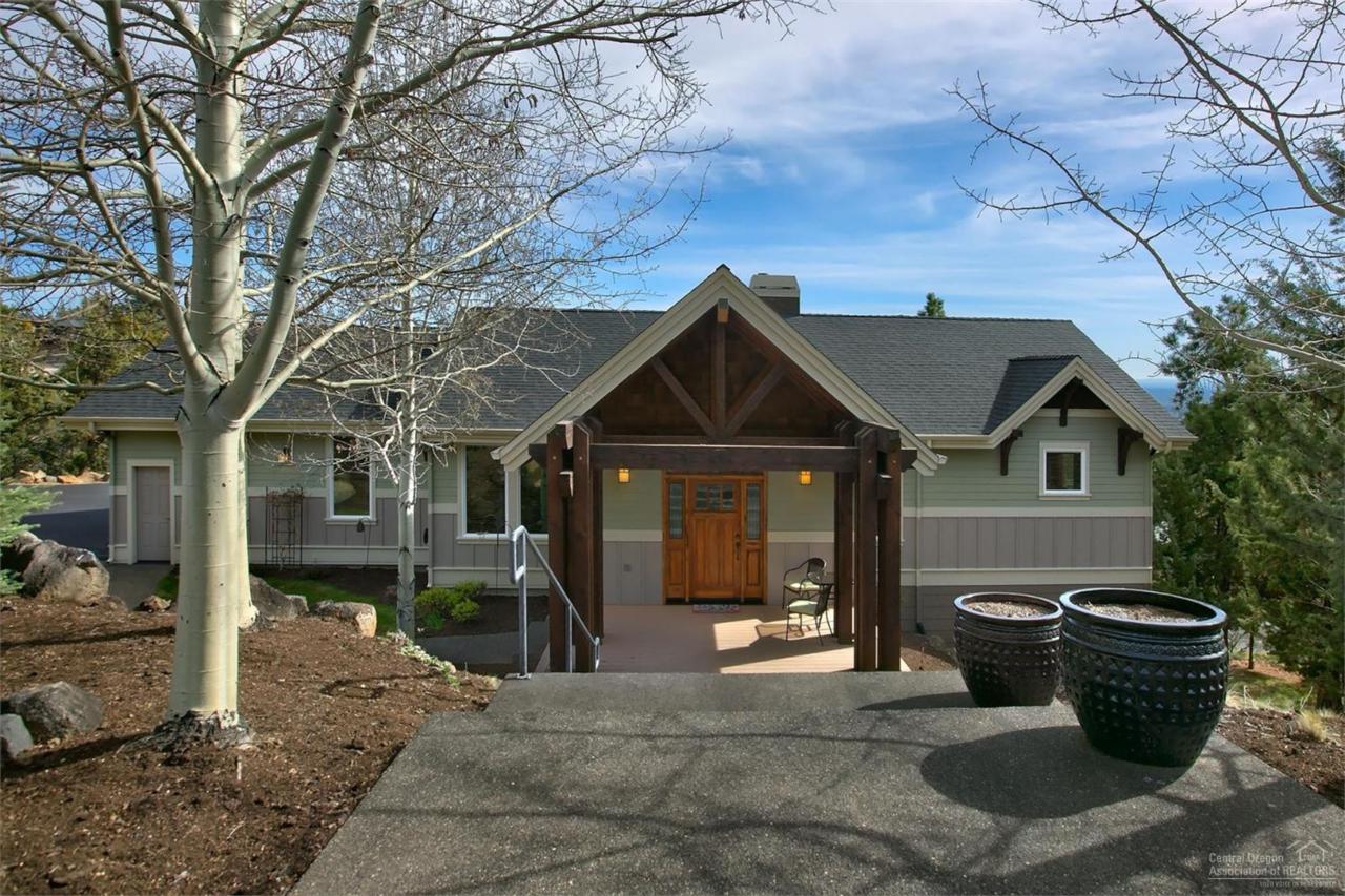 2790 NW Lucus Court, Bend, OR 97701 (MLS #201602938) :: Birtola Garmyn High Desert Realty