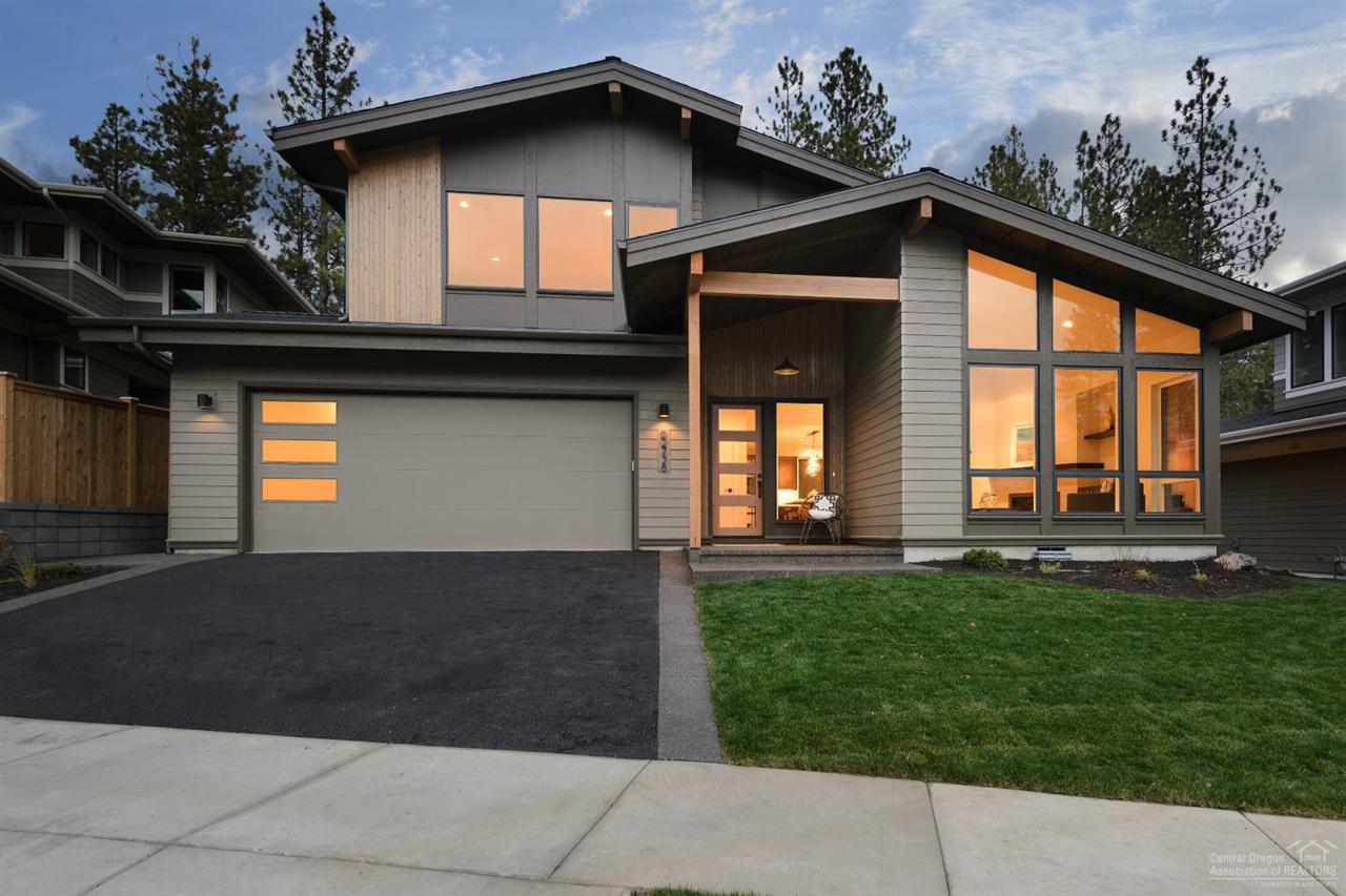 62738 NW Mehama Drive, Bend, OR 97703 (MLS #201603391) :: Birtola Garmyn High Desert Realty