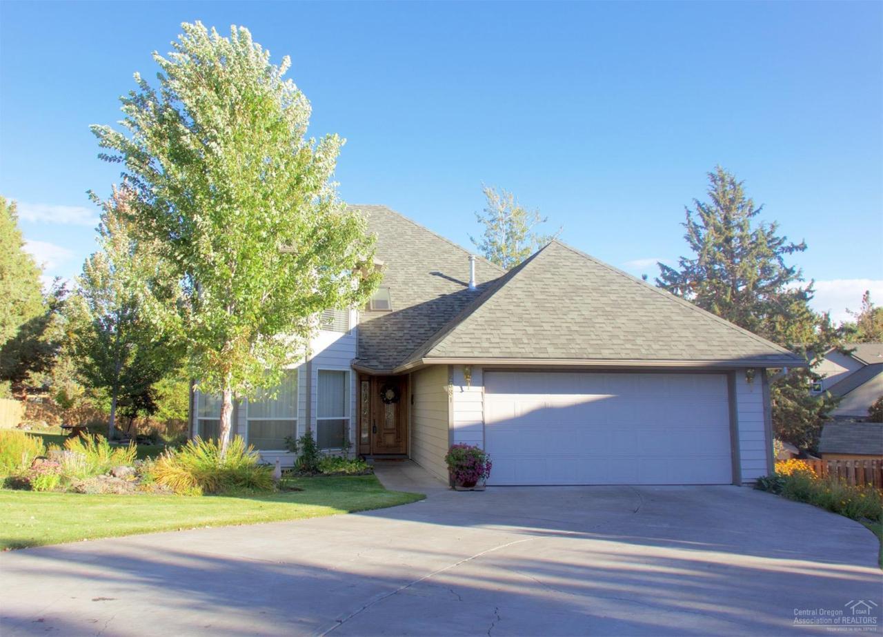 2081 NE Hollow Tree Lane, Bend, OR 97701 (MLS #201607993) :: Birtola Garmyn High Desert Realty