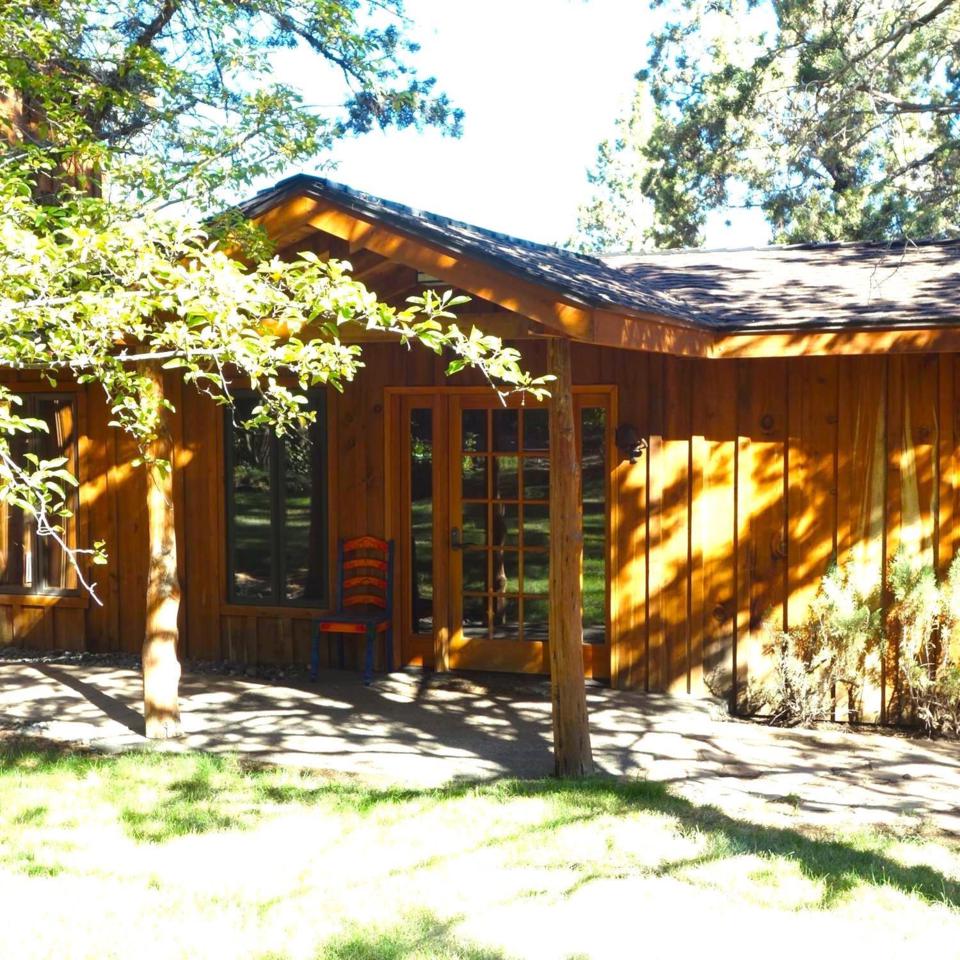 2024 SW 58th Street, Redmond, OR 97756 (MLS #201608778) :: Birtola Garmyn High Desert Realty