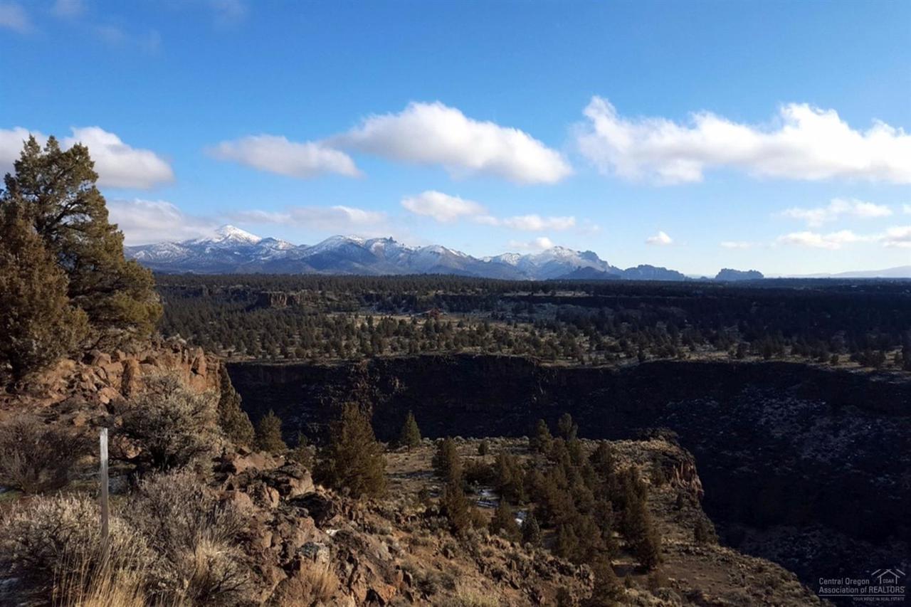 5095 SW Trout Road, Terrebonne, OR 97760 (MLS #201609059) :: Birtola Garmyn High Desert Realty