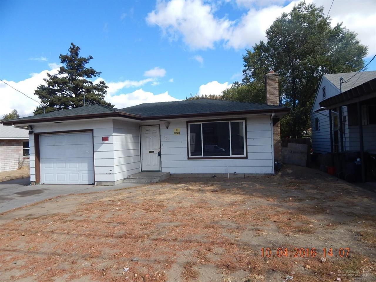904 NE 8th Street, Bend, OR 97701 (MLS #201609235) :: Birtola Garmyn High Desert Realty