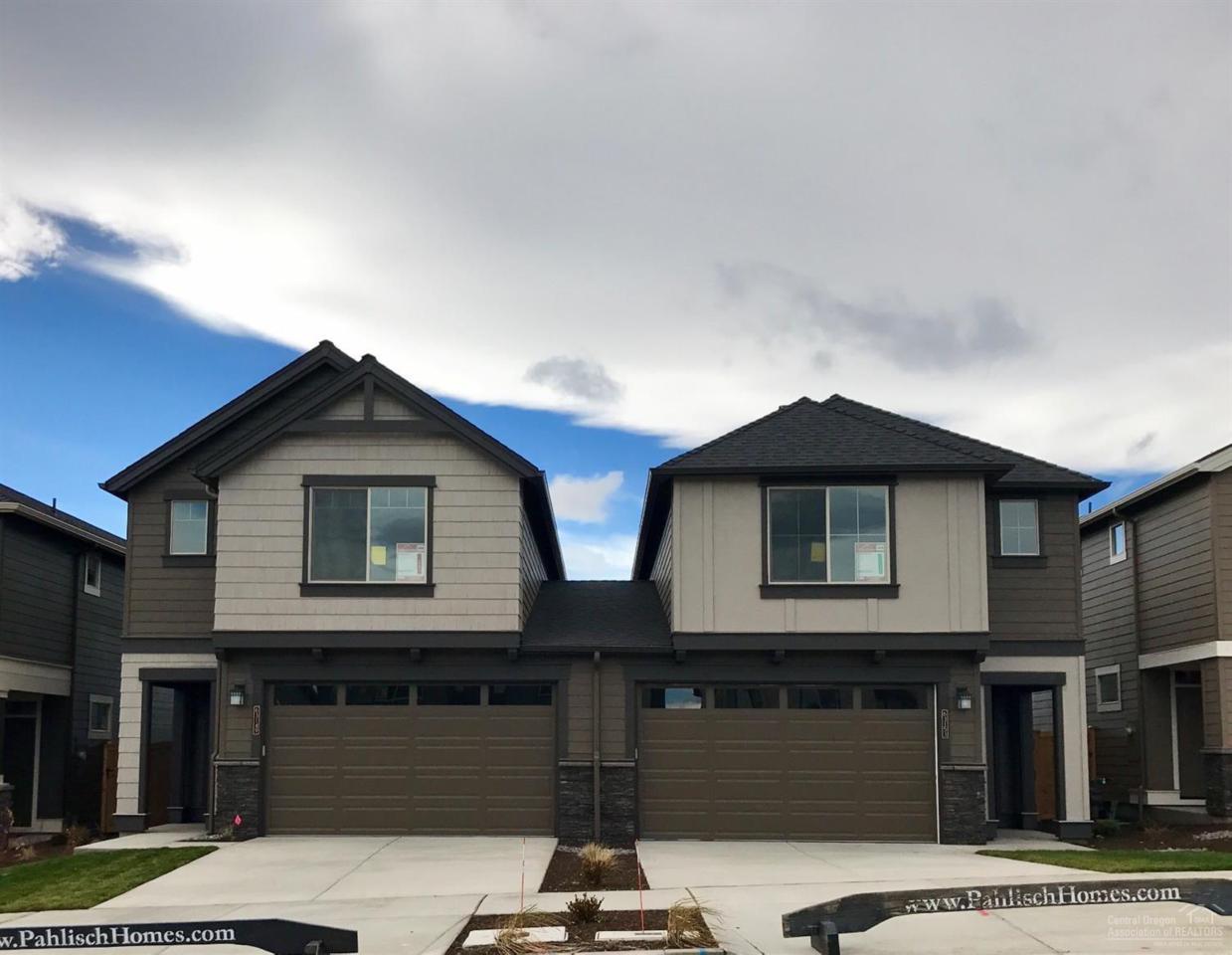 63153 NE Hadley Place, Bend, OR 97701 (MLS #201609247) :: Birtola Garmyn High Desert Realty