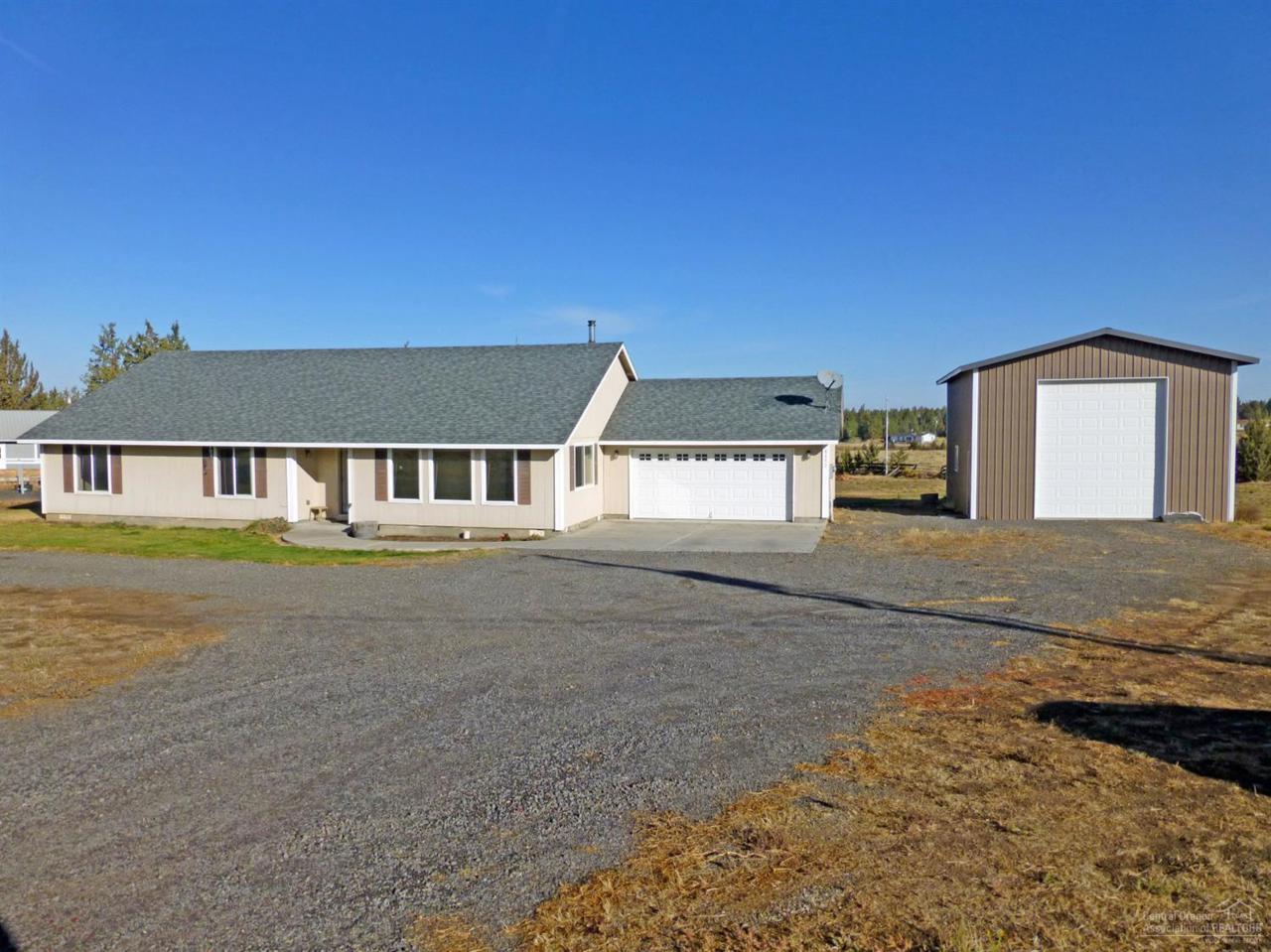 8892 SW Panorama, Terrebonne, OR 97760 (MLS #201609459) :: Birtola Garmyn High Desert Realty