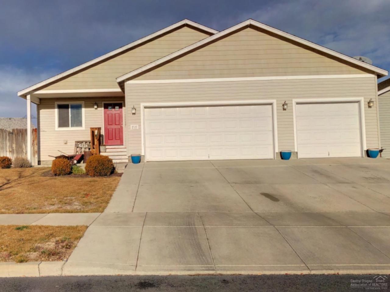 717 Robin Place - Photo 1