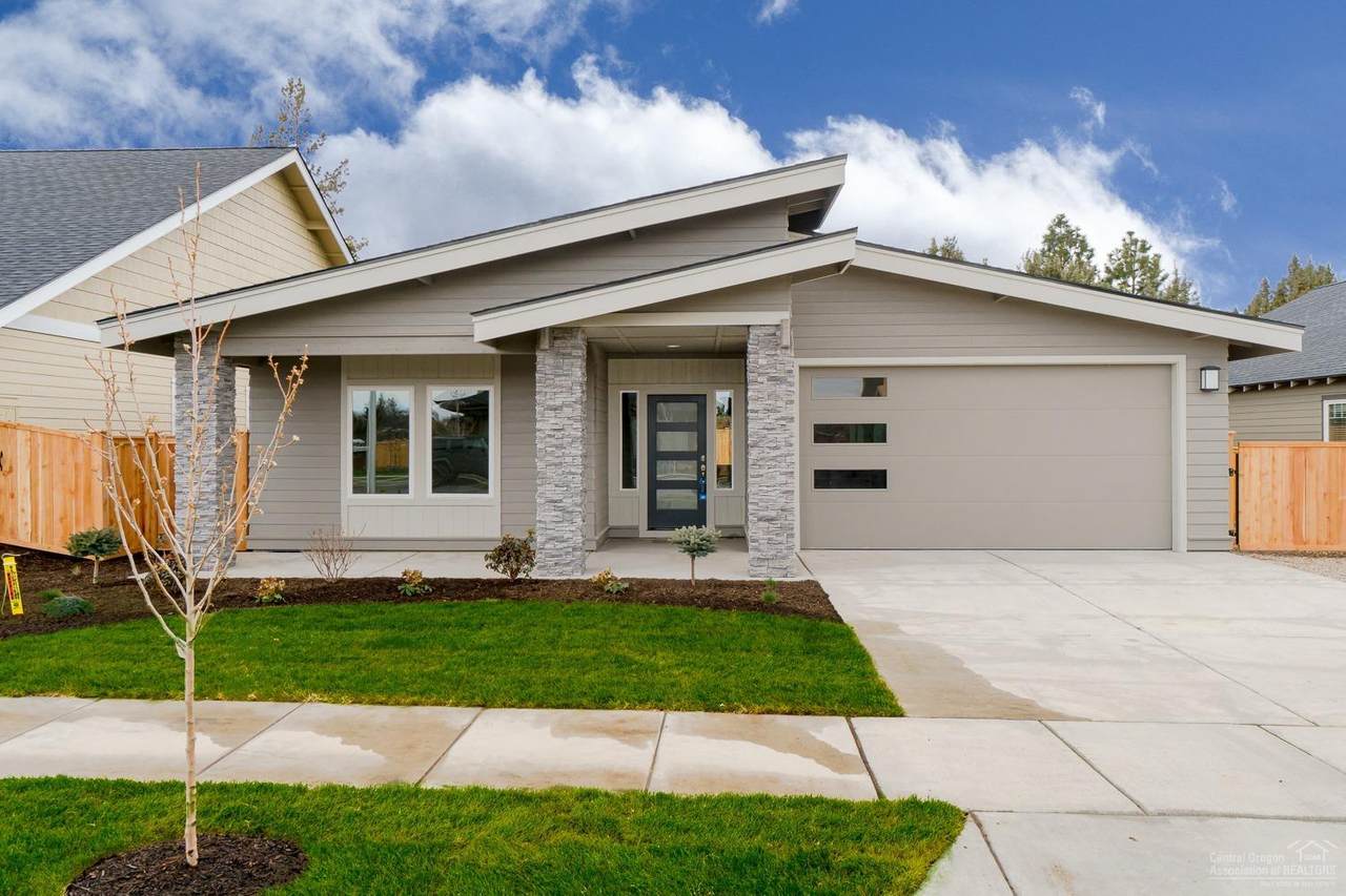 723 Rimrock Drive - Photo 1