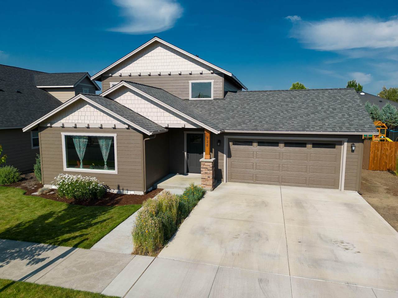 925 Whistle Way - Photo 1
