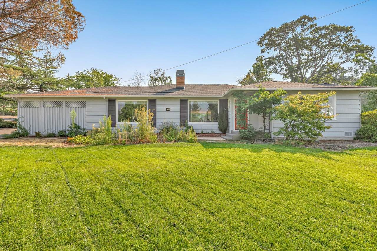 101 Greenway Drive - Photo 1