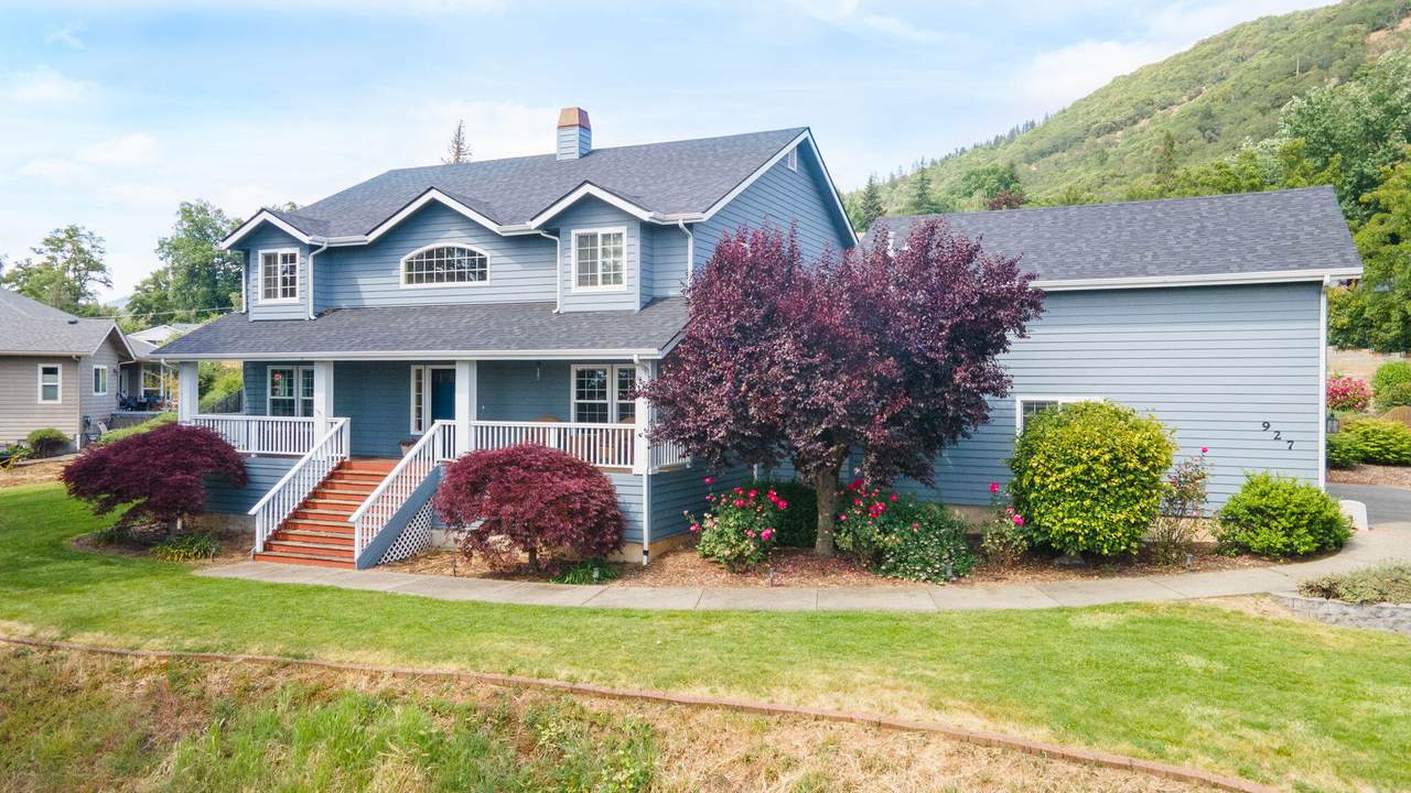 927 Beacon Drive - Photo 1