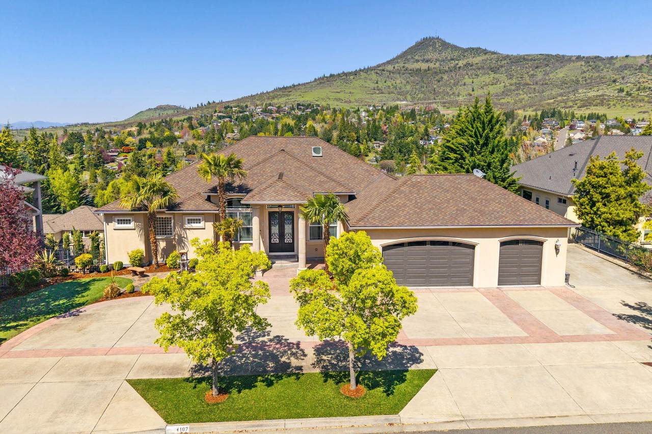107 Monterey Drive - Photo 1