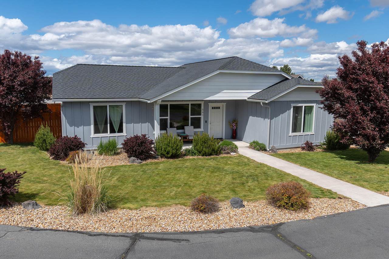 541 Sunrise Circle - Photo 1