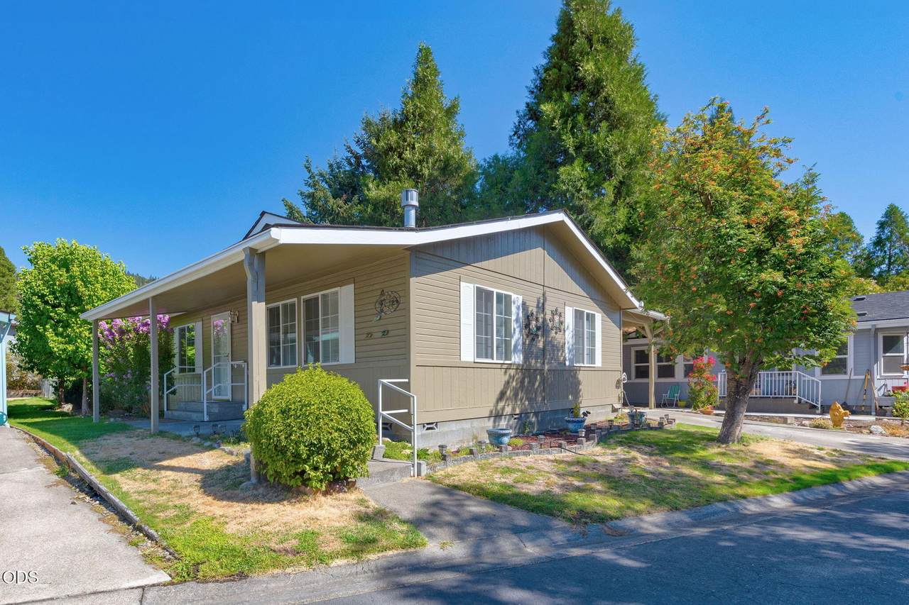 206 Creekside Drive - Photo 1