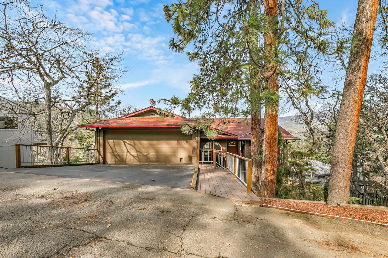 211 Glenview Drive - Photo 1