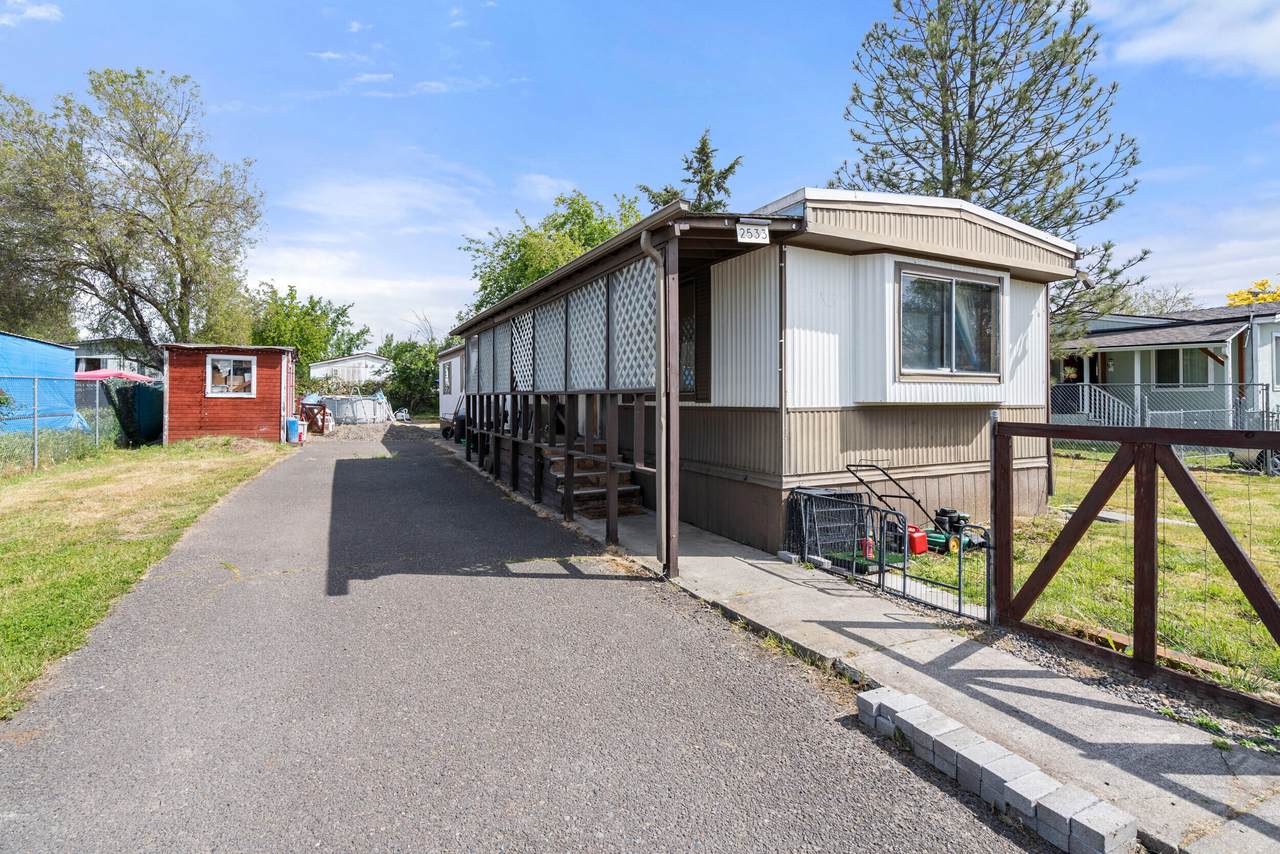 2533 Terrmont Street - Photo 1