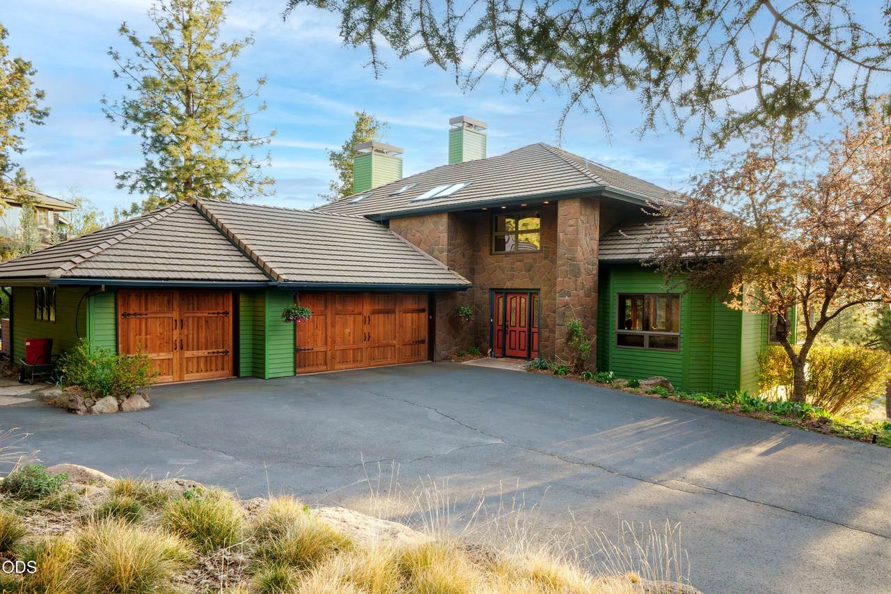 2889 Starview Drive - Photo 1