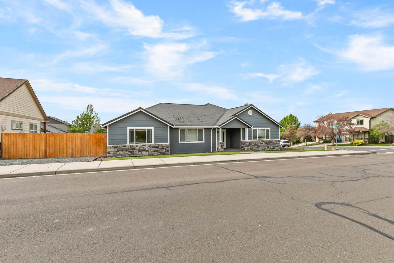 602 Barton Road - Photo 1