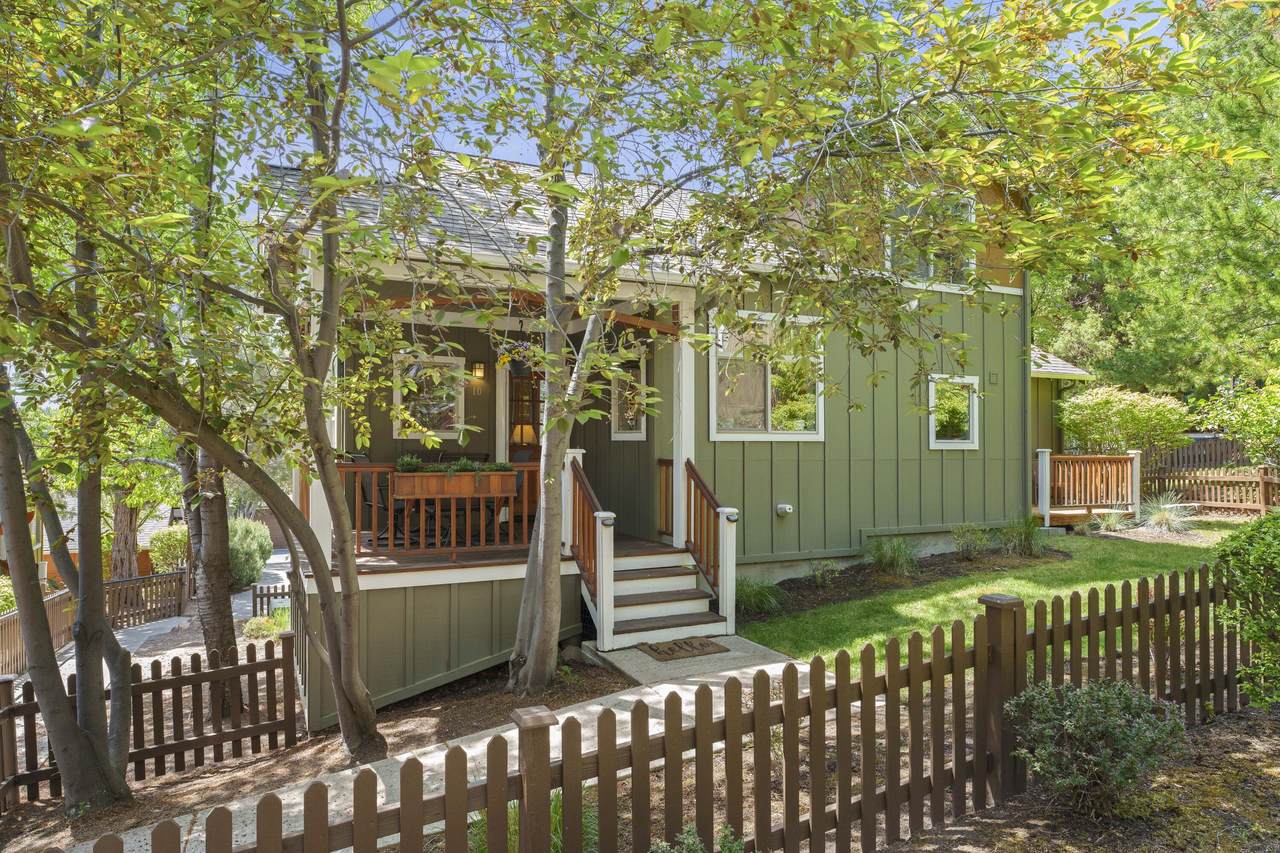 1940 Nw Monterey Pines Drive - Photo 1