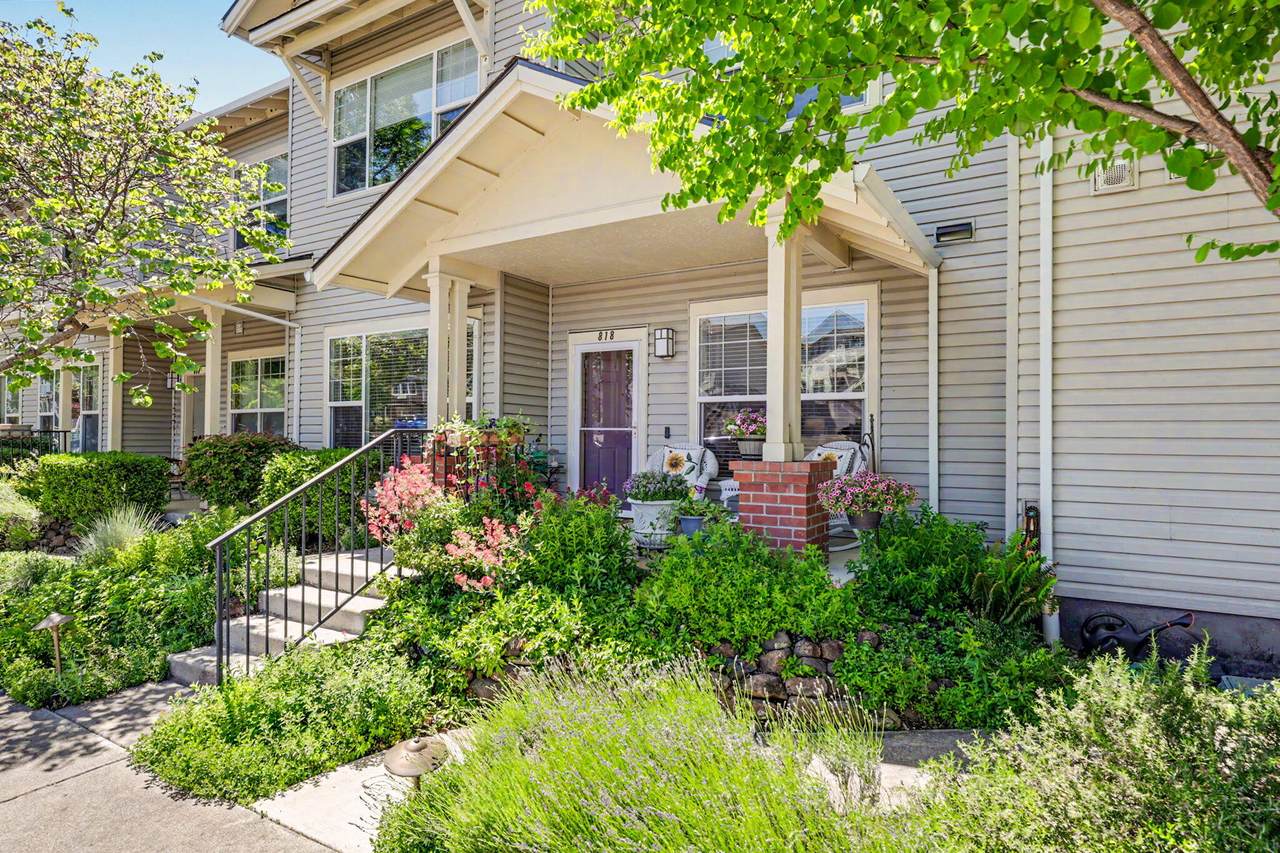 818 Pavilion Place - Photo 1