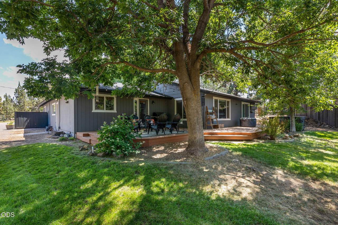 63425 Deschutes Market Road - Photo 1