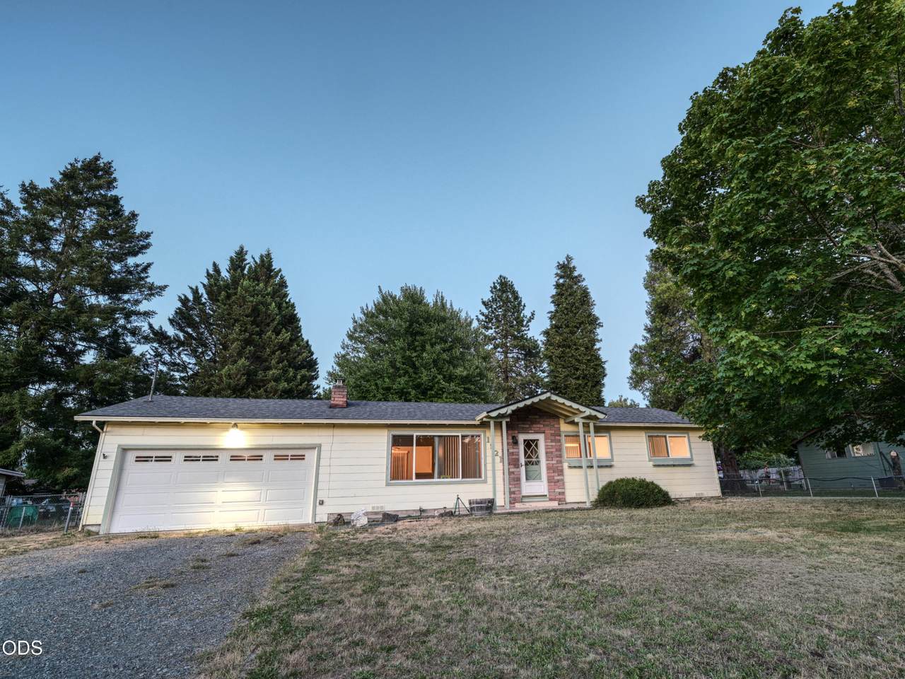 1921 Regina Way - Photo 1