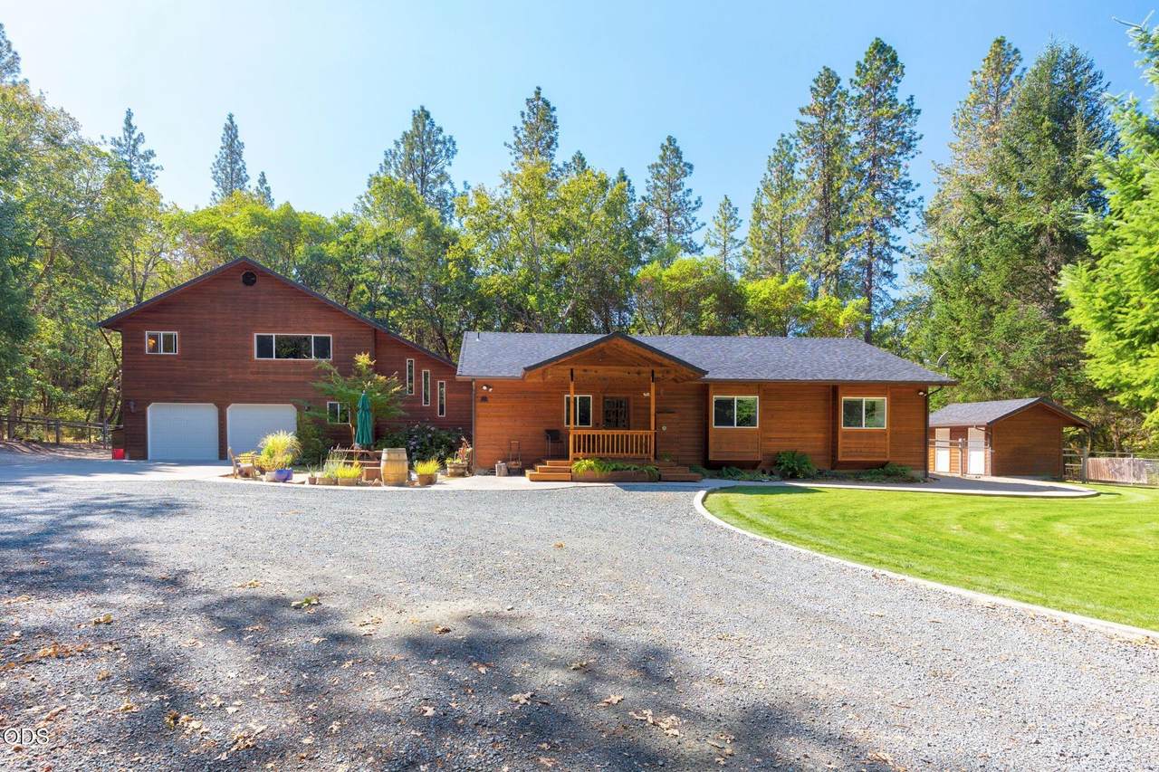 737 Pinecrest Drive - Photo 1