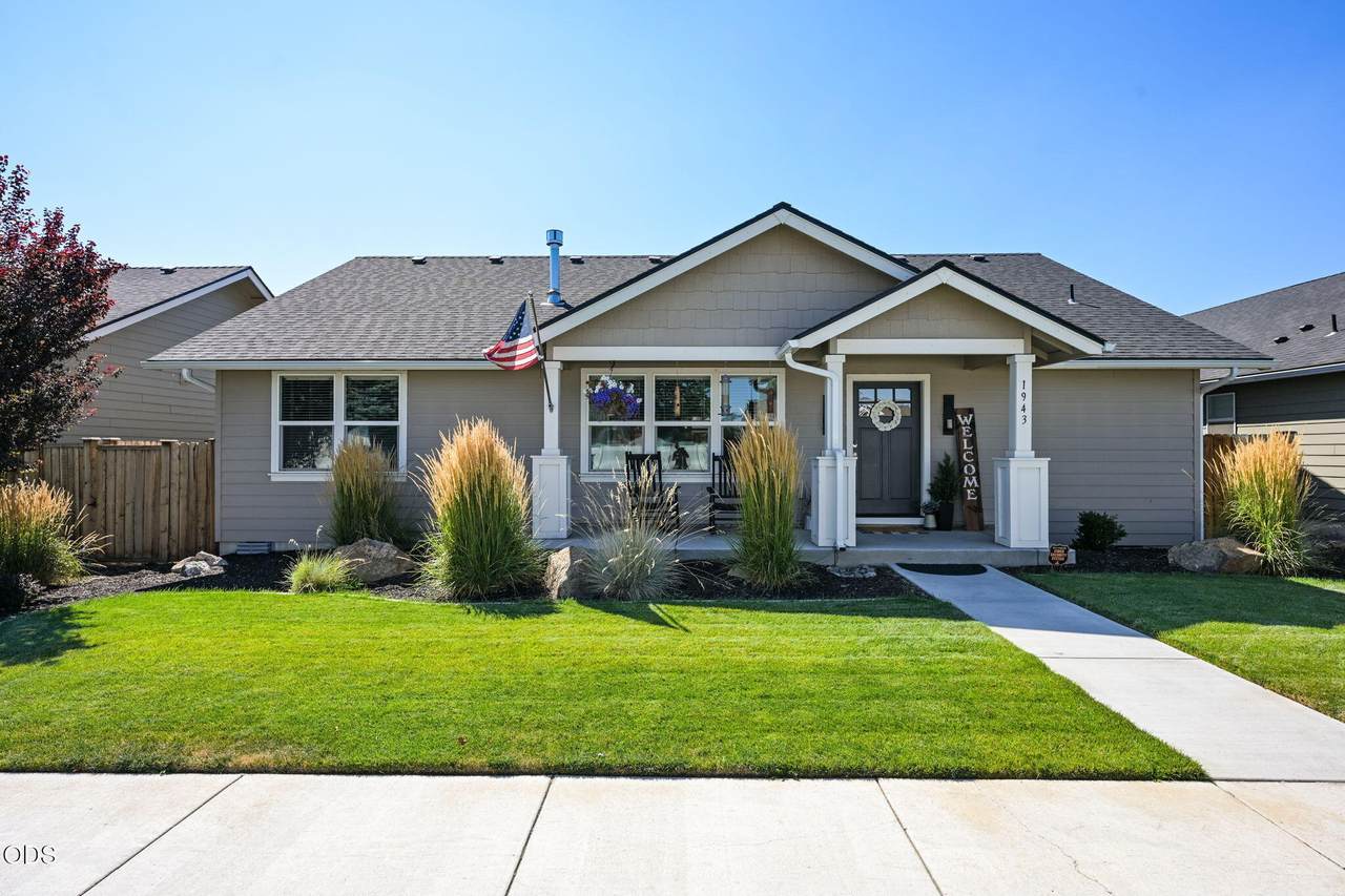 1943 5th Street - Photo 1
