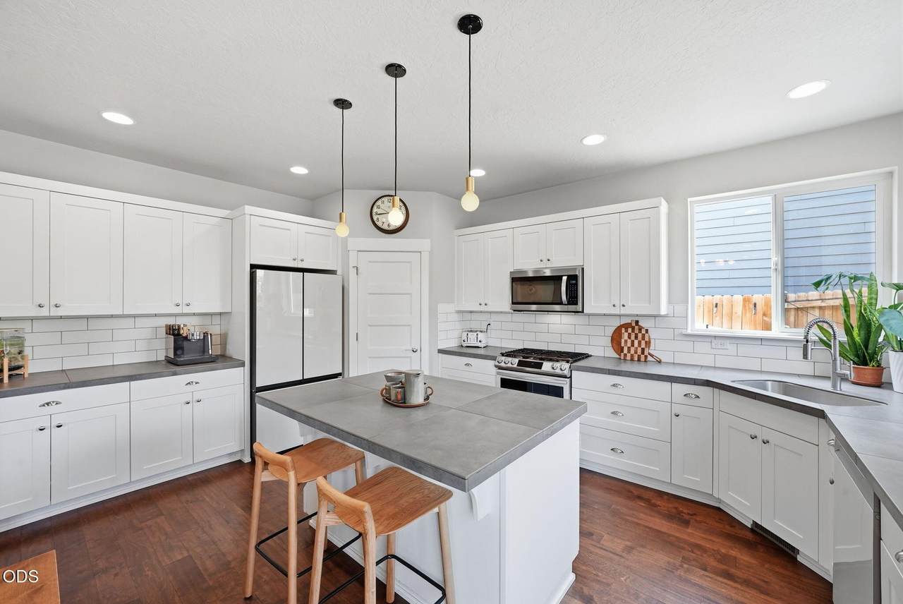 2866 Marea Drive - Photo 1