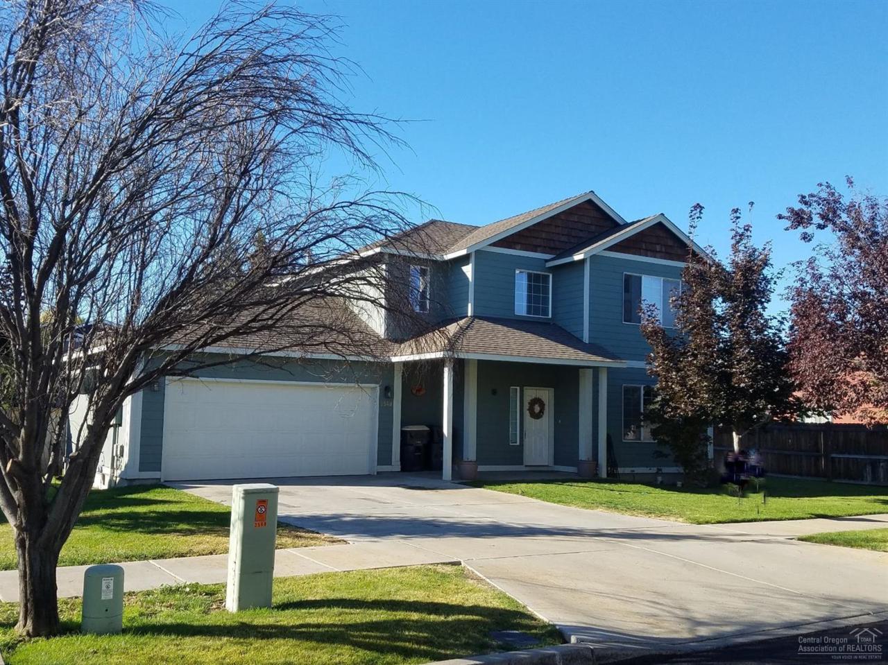 2548 NW Cedar Avenue, Redmond, OR 97756 (MLS #201609035) :: Birtola Garmyn High Desert Realty