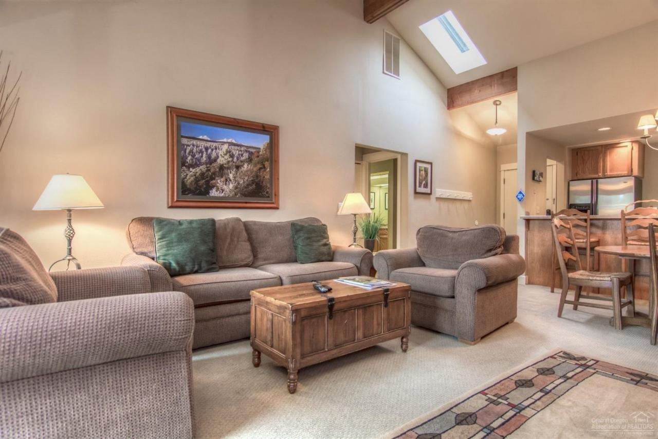 88 Quelah Condo, Sunriver, OR 97707 (MLS #201610121) :: Birtola Garmyn High Desert Realty