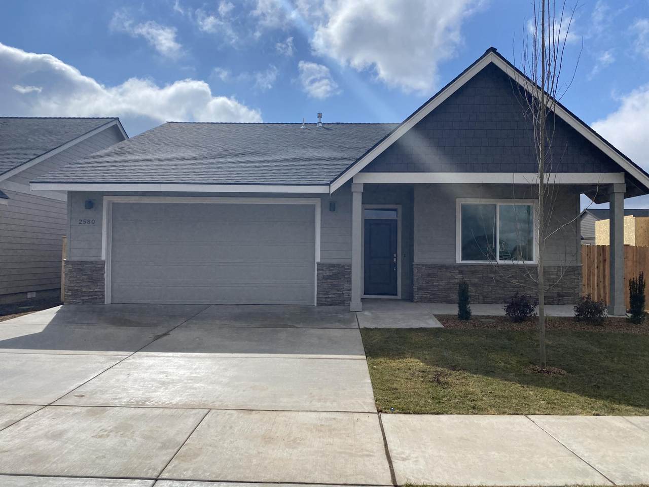 2580 Glen Oak Avenue - Photo 1
