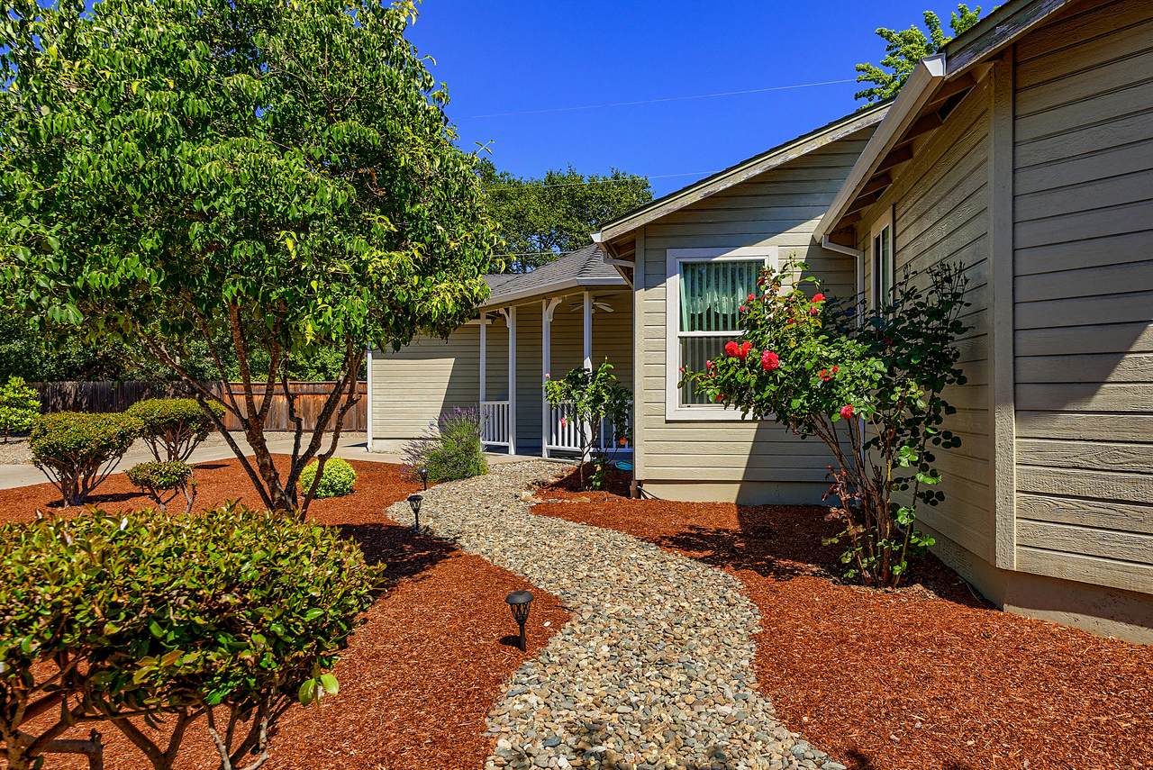 1721 Brookhurst Way - Photo 1