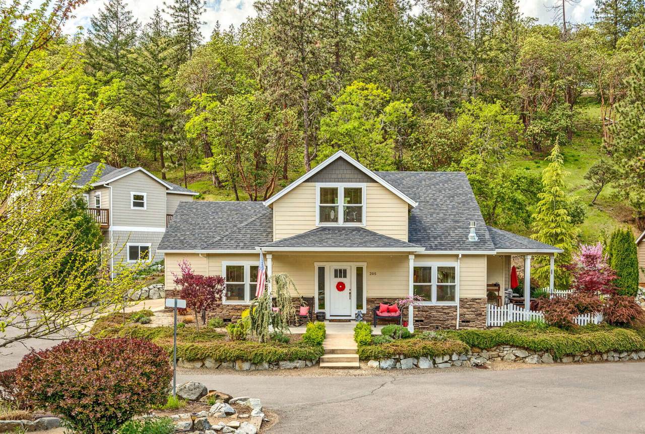 205 Oak Knoll Way - Photo 1