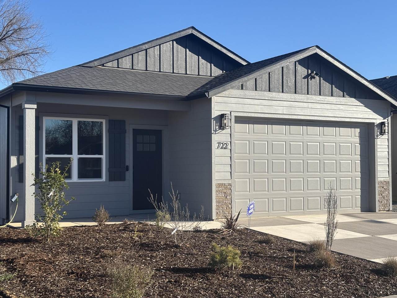 722 Dahl Place - Photo 1