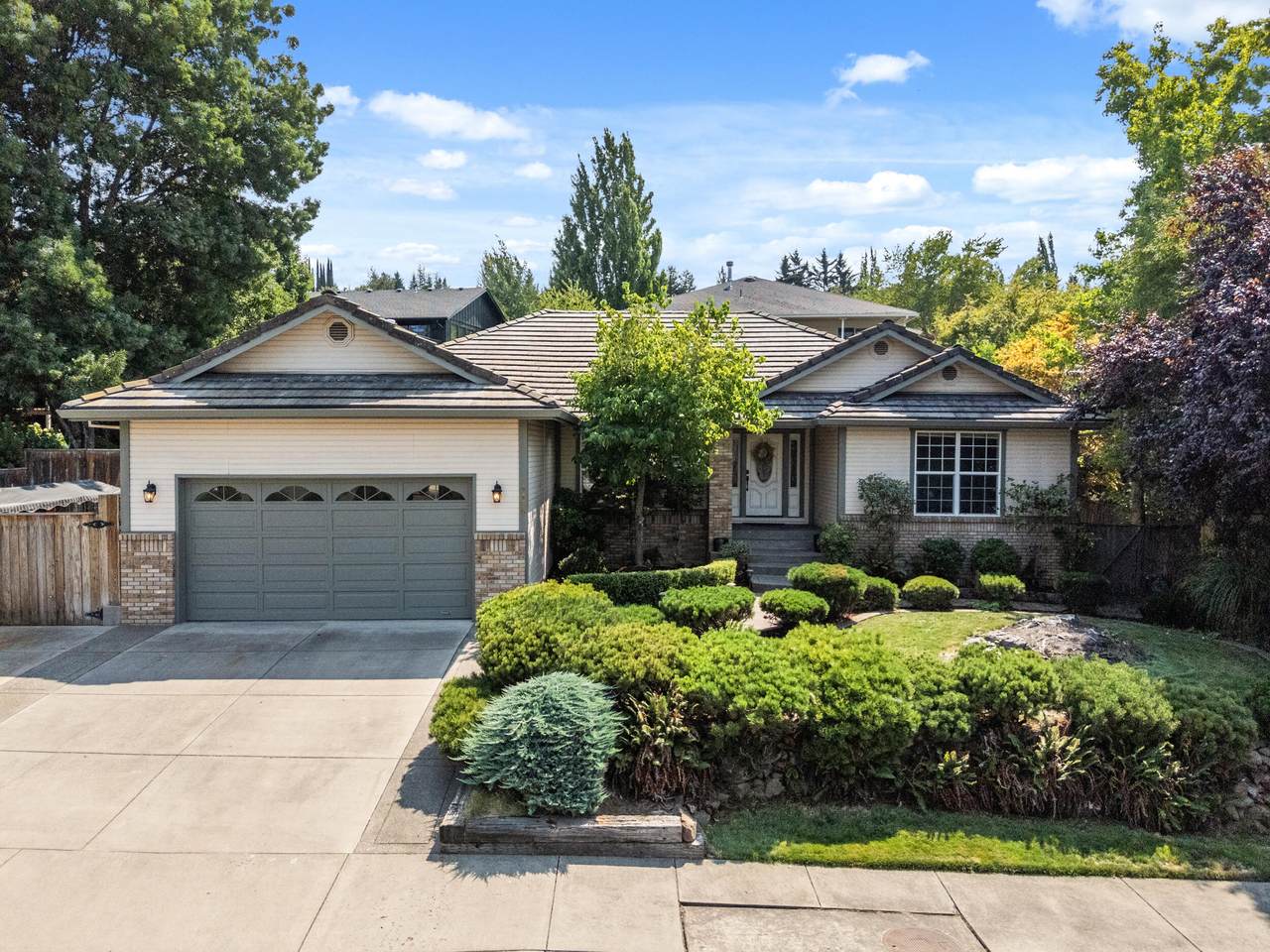 4166 Hemlock Drive - Photo 1